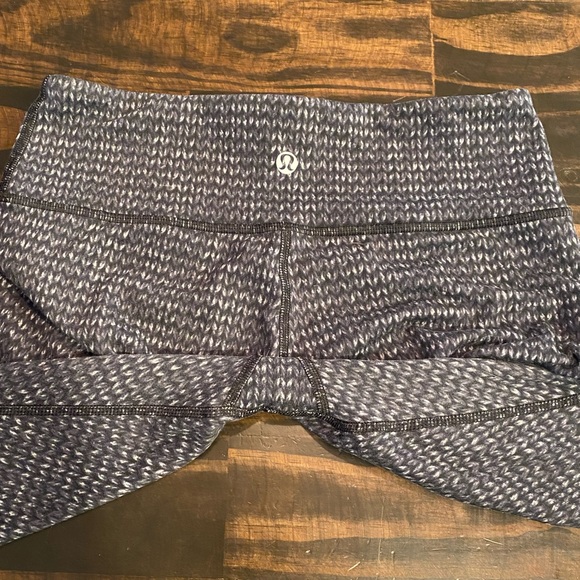 Lululemon midrise 25inch inseam size 6 - Picture 8 of 8